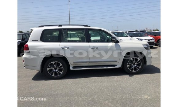 Buy Import Toyota Land Cruiser White Car in Import - Dubai in Batken Buy Import Toyota Land Cruiser White Car in Import - Dubai in Batken