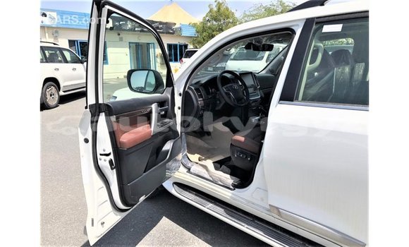 Buy Import Toyota Land Cruiser White Car in Import - Dubai in Batken Buy Import Toyota Land Cruiser White Car in Import - Dubai in Batken
