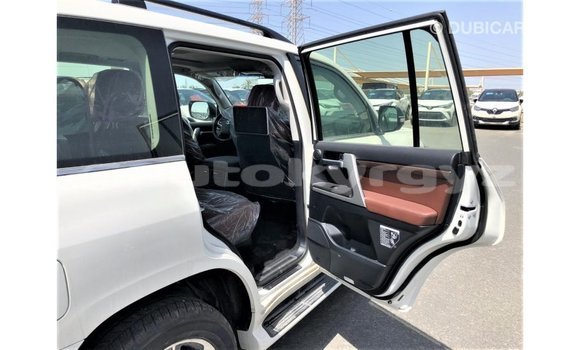 Buy Import Toyota Land Cruiser White Car in Import - Dubai in Batken Buy Import Toyota Land Cruiser White Car in Import - Dubai in Batken