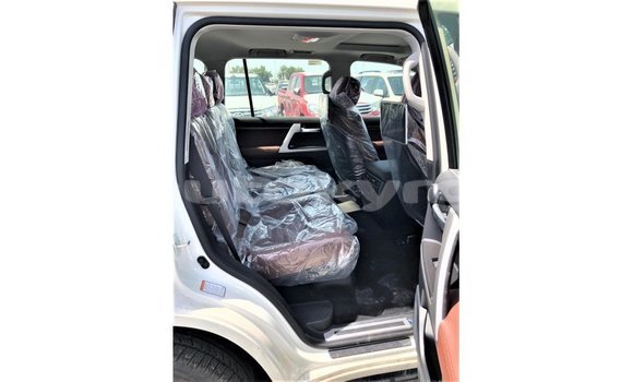 Buy Import Toyota Land Cruiser White Car in Import - Dubai in Batken Buy Import Toyota Land Cruiser White Car in Import - Dubai in Batken