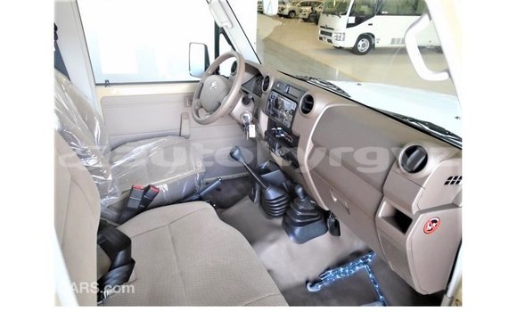 Buy Import Toyota Land Cruiser Beige Car in Import - Dubai in Batken Buy Import Toyota Land Cruiser Beige Car in Import - Dubai in Batken