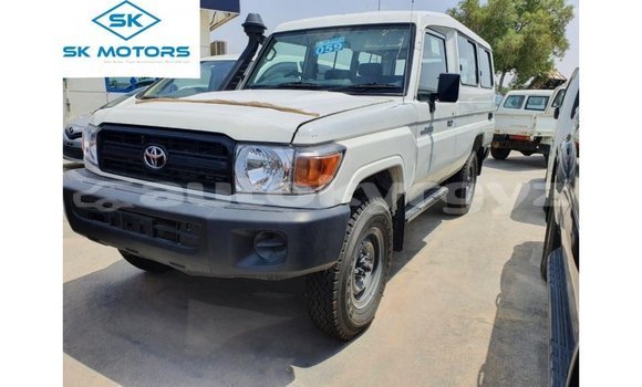 Buy Import Toyota Land Cruiser White Car in Import - Dubai in Batken