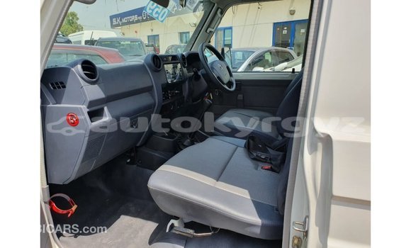 Buy Import Toyota Land Cruiser White Car in Import - Dubai in Batken Buy Import Toyota Land Cruiser White Car in Import - Dubai in Batken