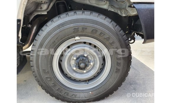 Buy Import Toyota Land Cruiser White Car in Import - Dubai in Batken Buy Import Toyota Land Cruiser White Car in Import - Dubai in Batken