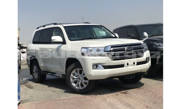 Buy Import Toyota Land Cruiser White Car in Import - Dubai in Batken