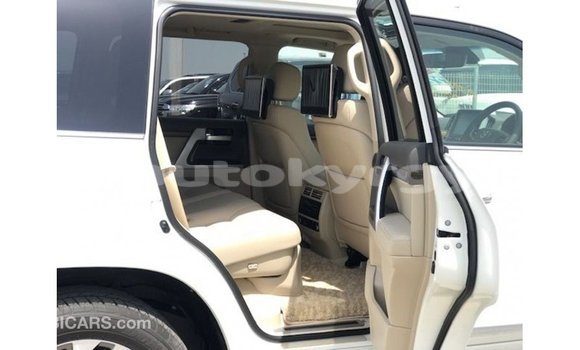 Buy Import Toyota Land Cruiser White Car in Import - Dubai in Batken Buy Import Toyota Land Cruiser White Car in Import - Dubai in Batken