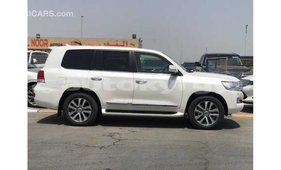 Buy Import Toyota Land Cruiser White Car in Import - Dubai in Batken Buy Import Toyota Land Cruiser White Car in Import - Dubai in Batken