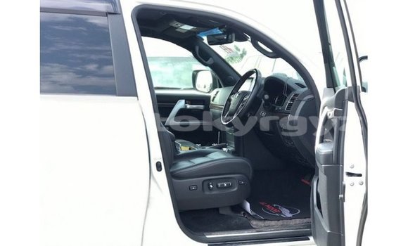 Buy Import Toyota Land Cruiser White Car in Import - Dubai in Batken Buy Import Toyota Land Cruiser White Car in Import - Dubai in Batken