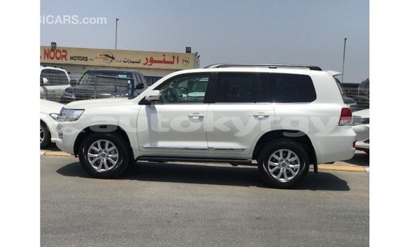 Buy Import Toyota Land Cruiser White Car in Import - Dubai in Batken Buy Import Toyota Land Cruiser White Car in Import - Dubai in Batken