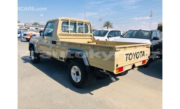 Buy Import Toyota Land Cruiser Beige Car in Import - Dubai in Batken Buy Import Toyota Land Cruiser Beige Car in Import - Dubai in Batken