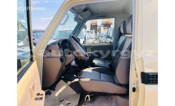Buy Import Toyota Land Cruiser Beige Car in Import - Dubai in Batken Buy Import Toyota Land Cruiser Beige Car in Import - Dubai in Batken