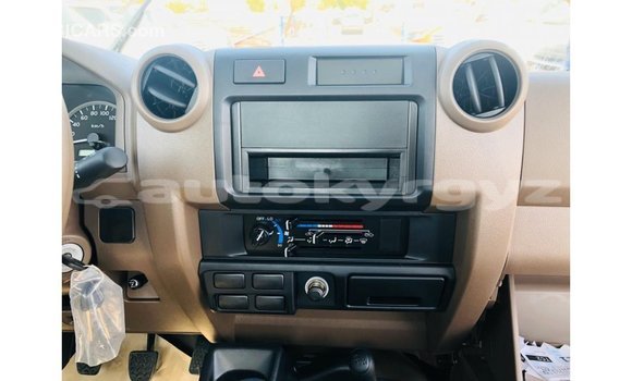 Buy Import Toyota Land Cruiser Beige Car in Import - Dubai in Batken Buy Import Toyota Land Cruiser Beige Car in Import - Dubai in Batken