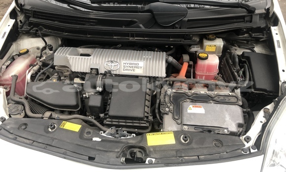 Buy Used Toyota Prius White Car in Bishkek in Bishkek