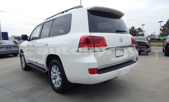 Buy Used Toyota Land Cruiser White Car in Ak–Bulok in Issyk-Kul Buy Used Toyota Land Cruiser White Car in Ak–Bulok in Issyk-Kul
