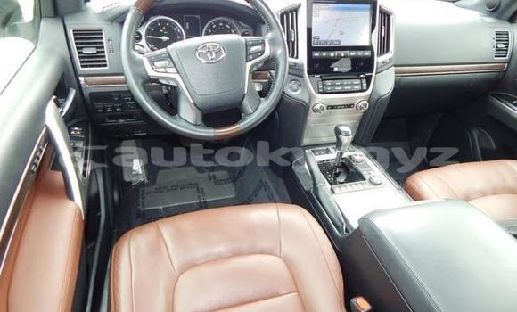 Buy Used Toyota Land Cruiser White Car in Ak–Bulok in Issyk-Kul Buy Used Toyota Land Cruiser White Car in Ak–Bulok in Issyk-Kul