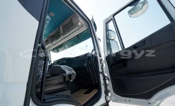 Buy New Iveco Trakker White Truck in Import - Dubai in Batken Buy New Iveco Trakker White Truck in Import - Dubai in Batken
