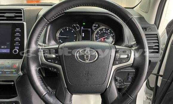 Buy Used Toyota Land Cruiser White Car in Leninopol in Talas Buy Used Toyota Land Cruiser White Car in Leninopol in Talas