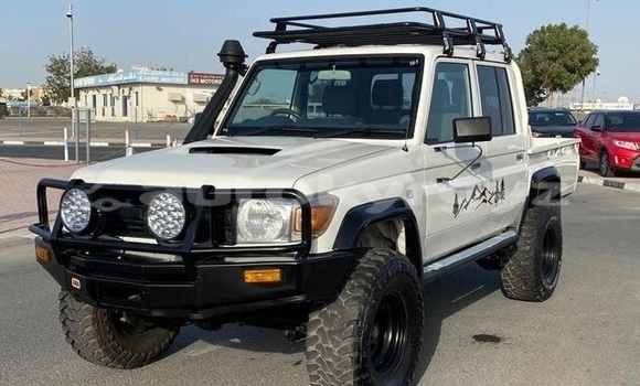 Buy Used Toyota Land Cruiser White Car in Leninopol in Talas Buy Used Toyota Land Cruiser White Car in Leninopol in Talas