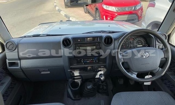 Buy Used Toyota Land Cruiser White Car in Leninopol in Talas Buy Used Toyota Land Cruiser White Car in Leninopol in Talas