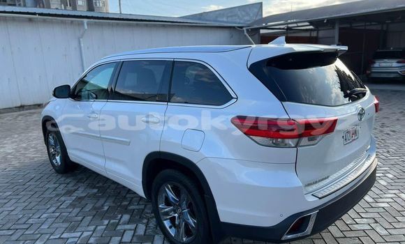 Buy Used Toyota Aqua White Car in Bishkek in Bishkek Buy Used Toyota Aqua White Car in Bishkek in Bishkek