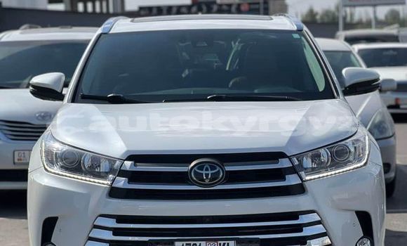 Buy Used Toyota Aqua White Car in Bishkek in Bishkek Buy Used Toyota Aqua White Car in Bishkek in Bishkek