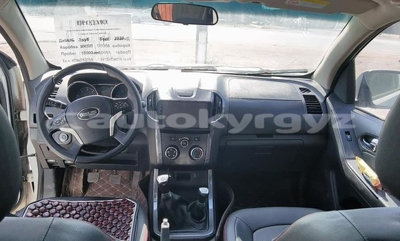 Buy Used Isuzu D-max Cab4 White Car in Bishkek in Bishkek Buy Used Isuzu D-max Cab4 White Car in Bishkek in Bishkek