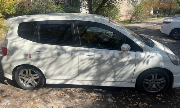 Buy Used Honda FIT White Car in Bishkek in Bishkek Buy Used Honda FIT White Car in Bishkek in Bishkek