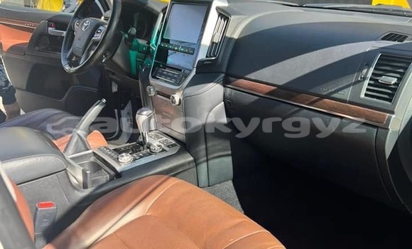 Buy Used Toyota Land Cruiser White Car in Bishkek in Bishkek Buy Used Toyota Land Cruiser White Car in Bishkek in Bishkek
