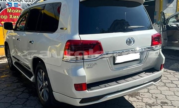Buy Used Toyota Land Cruiser White Car in Bishkek in Bishkek Buy Used Toyota Land Cruiser White Car in Bishkek in Bishkek