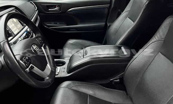 Buy Used Toyota Highlander White Car in Bishkek in Bishkek Buy Used Toyota Highlander White Car in Bishkek in Bishkek