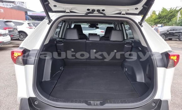 Buy Used Toyota RAV4 White Car in Ak–Terek in Issyk-Kul Buy Used Toyota RAV4 White Car in Ak–Terek in Issyk-Kul