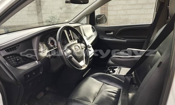 Buy Used Toyota Sienna White Car in Balykchy in Issyk-Kul Buy Used Toyota Sienna White Car in Balykchy in Issyk-Kul