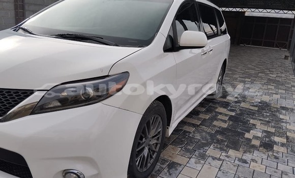 Buy Used Toyota Sienna White Car in Balykchy in Issyk-Kul Buy Used Toyota Sienna White Car in Balykchy in Issyk-Kul
