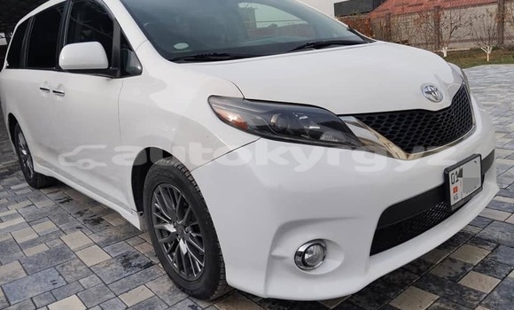 Buy Used Toyota Sienna White Car in Balykchy in Issyk-Kul Buy Used Toyota Sienna White Car in Balykchy in Issyk-Kul