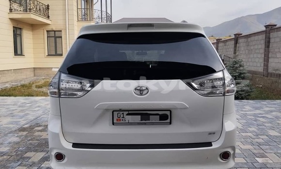 Buy Used Toyota Sienna White Car in Balykchy in Issyk-Kul Buy Used Toyota Sienna White Car in Balykchy in Issyk-Kul