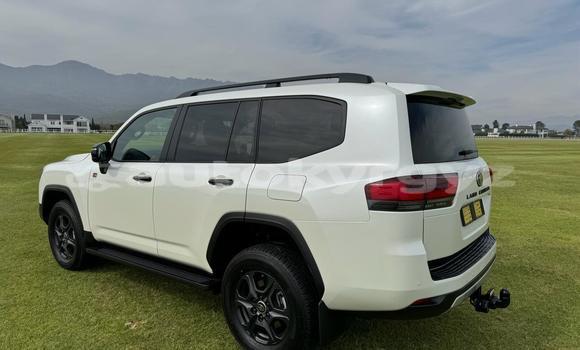 Buy Used Toyota Land Cruiser White Car in Bishkek in Bishkek Buy Used Toyota Land Cruiser White Car in Bishkek in Bishkek