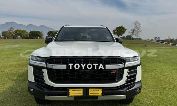 Buy Used Toyota Land Cruiser White Car in Bishkek in Bishkek Buy Used Toyota Land Cruiser White Car in Bishkek in Bishkek