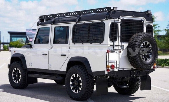 Buy Used Land Rover Defender White Car in Bishkek in Bishkek Buy Used Land Rover Defender White Car in Bishkek in Bishkek