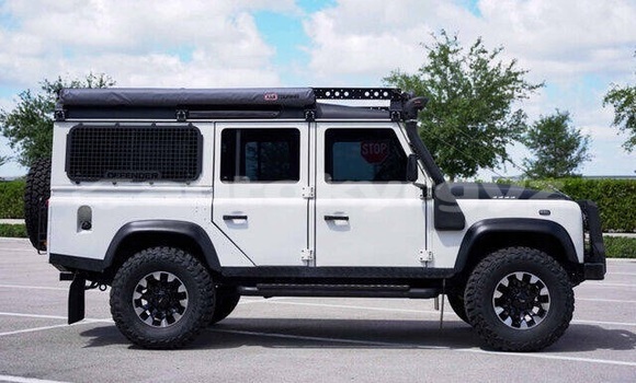 Buy Used Land Rover Defender White Car in Bishkek in Bishkek Buy Used Land Rover Defender White Car in Bishkek in Bishkek