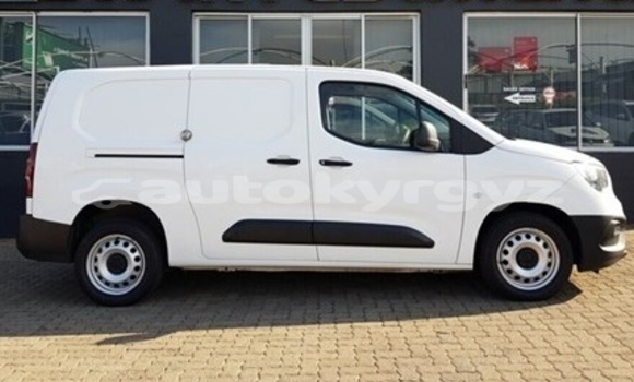 Buy Used Opel Combo White Car in Bishkek in Bishkek Buy Used Opel Combo White Car in Bishkek in Bishkek