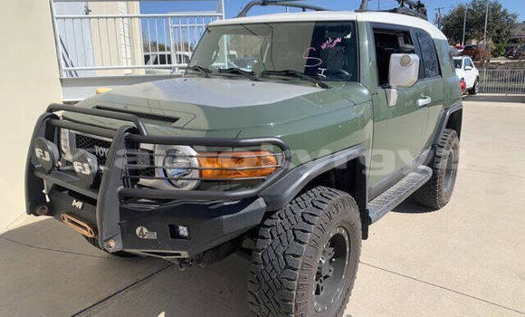 Buy Used Toyota FJ Cruiser Green Car in Bishkek in Bishkek Buy Used Toyota FJ Cruiser Green Car in Bishkek in Bishkek