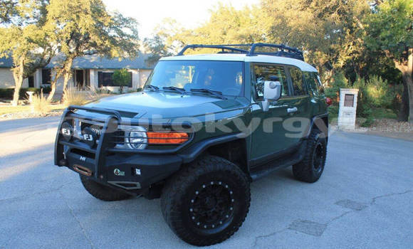 Buy Used Toyota FJ Cruiser Green Car in Bishkek in Bishkek Buy Used Toyota FJ Cruiser Green Car in Bishkek in Bishkek