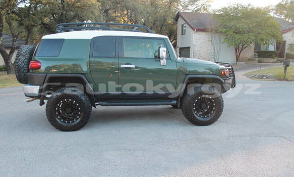 Buy Used Toyota FJ Cruiser Green Car in Bishkek in Bishkek Buy Used Toyota FJ Cruiser Green Car in Bishkek in Bishkek