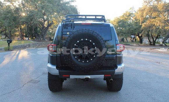 Buy Used Toyota FJ Cruiser Green Car in Bishkek in Bishkek Buy Used Toyota FJ Cruiser Green Car in Bishkek in Bishkek