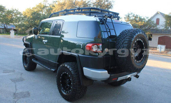 Buy Used Toyota FJ Cruiser Green Car in Bishkek in Bishkek Buy Used Toyota FJ Cruiser Green Car in Bishkek in Bishkek