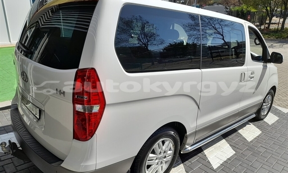 Buy Used Hyundai H1 White Car in Bishkek in Bishkek Buy Used Hyundai H1 White Car in Bishkek in Bishkek