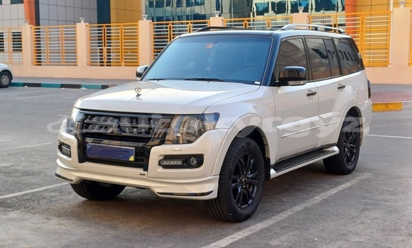 Buy Used Mitsubishi Pajero White Car in Bishkek in Bishkek Buy Used Mitsubishi Pajero White Car in Bishkek in Bishkek