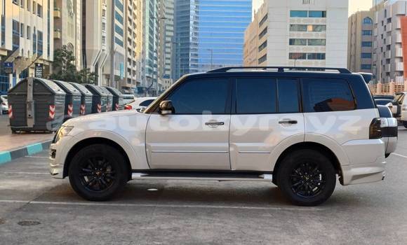 Buy Used Mitsubishi Pajero White Car in Bishkek in Bishkek Buy Used Mitsubishi Pajero White Car in Bishkek in Bishkek