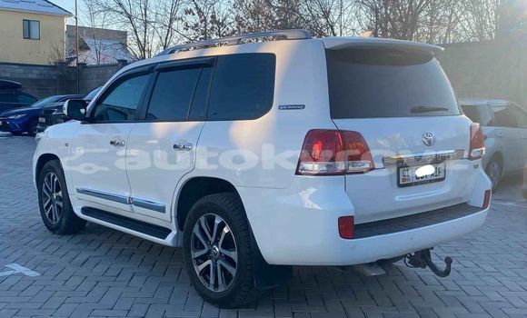 Buy Used Toyota Land Cruiser White Car in At–Bashi in Naryn Buy Used Toyota Land Cruiser White Car in At–Bashi in Naryn