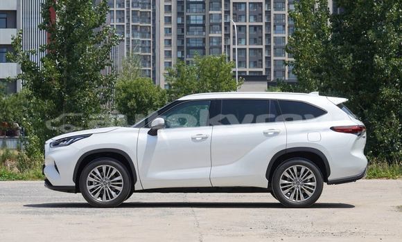 Buy New Toyota Highlander White Car in Bishkek in Bishkek Buy New Toyota Highlander White Car in Bishkek in Bishkek